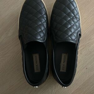 Steve Madden Black Quilted Women's Flats